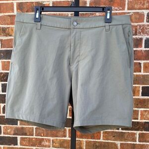 lululemon athletica Men's Green Flat Front Shorts 36W 7”inseam